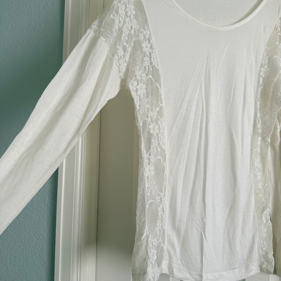 BKE Red top M - Picture 3 of 4